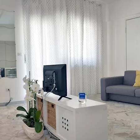 Elegant Studio With Sea View Balcony In 30 M²